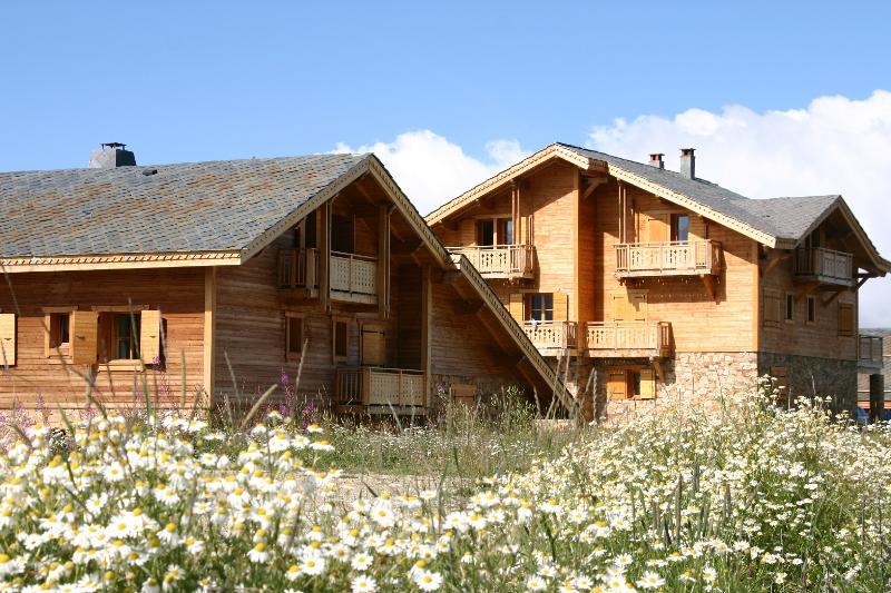 Madame Vacances Les Chalets De L'Altiport Alpe d'Huez Exteriör bild