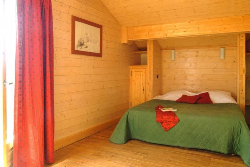 Madame Vacances Les Chalets De L'Altiport Alpe d'Huez Exteriör bild